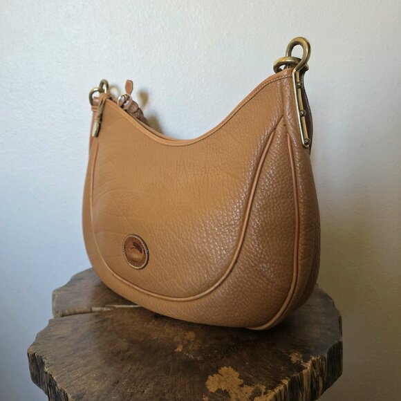 Dooney & Bourke AWL Large Crescent Sac Peanut Tan USA Vintage Brass Saddle Hobo - Picture 15 of 16